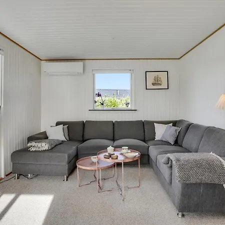 2 Bedroom Cozy In